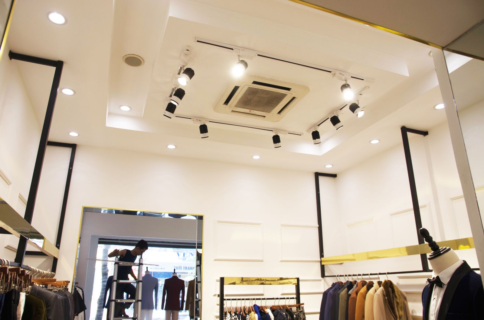 Đừng nên bỏ qua mua đèn trang trí “xinh lung linh” cho shop thời trang 2